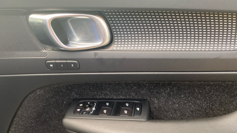 Volvo Xc40 2.0 T4 R DESIGN Pro 5dr AWD Geartronic Petrol Estate